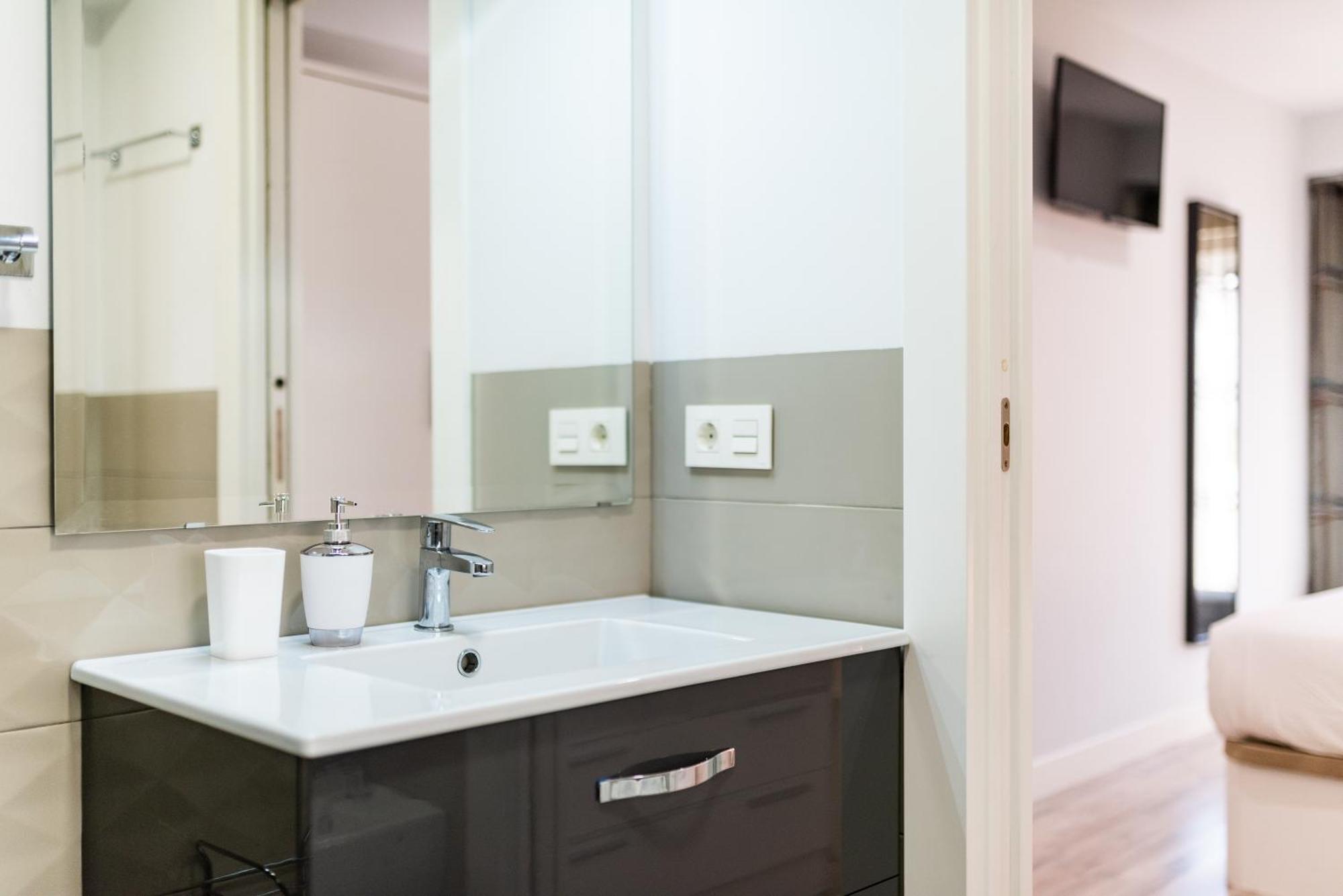 Oasis Centro De Granada Apartment Ngoại thất bức ảnh